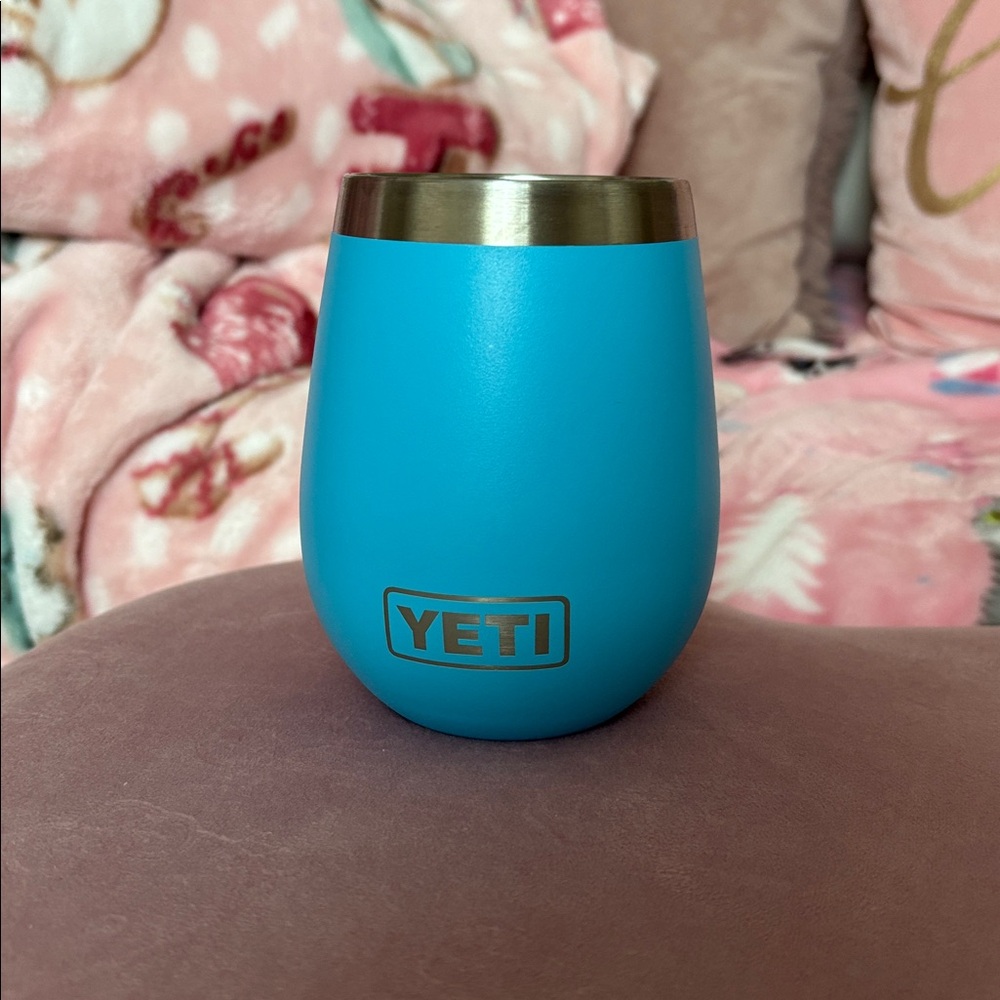 Yeti Reef blue wine tumbler